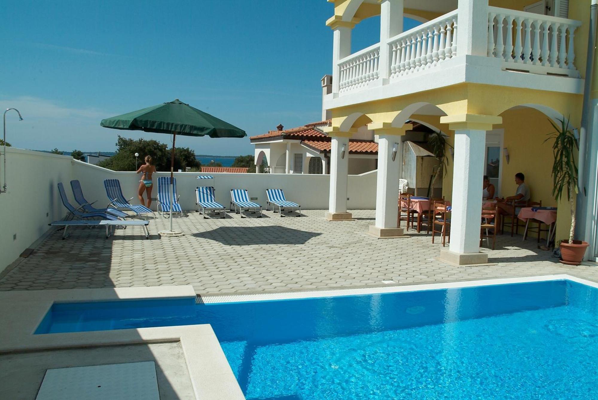 Rooms With A Swimming Pool Peroj, Fazana - 2235 Eksteriør bilde